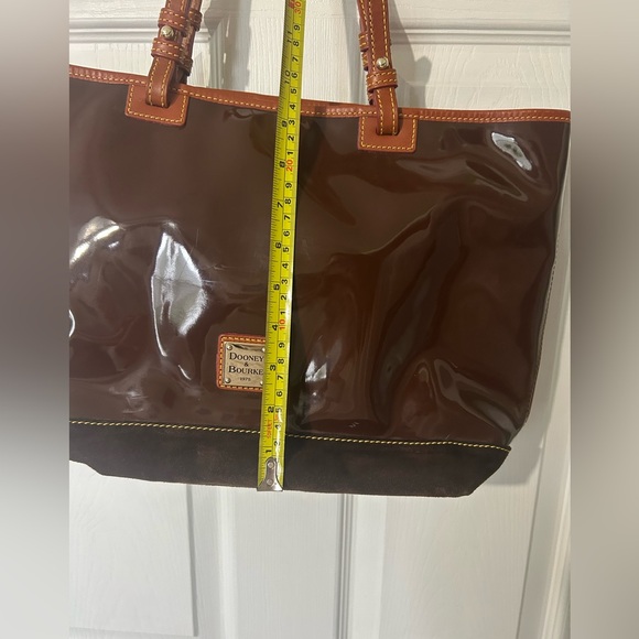 Dooney & Bourke tote bag brown patent leather suede bottom tan leather handles - Picture 14 of 15